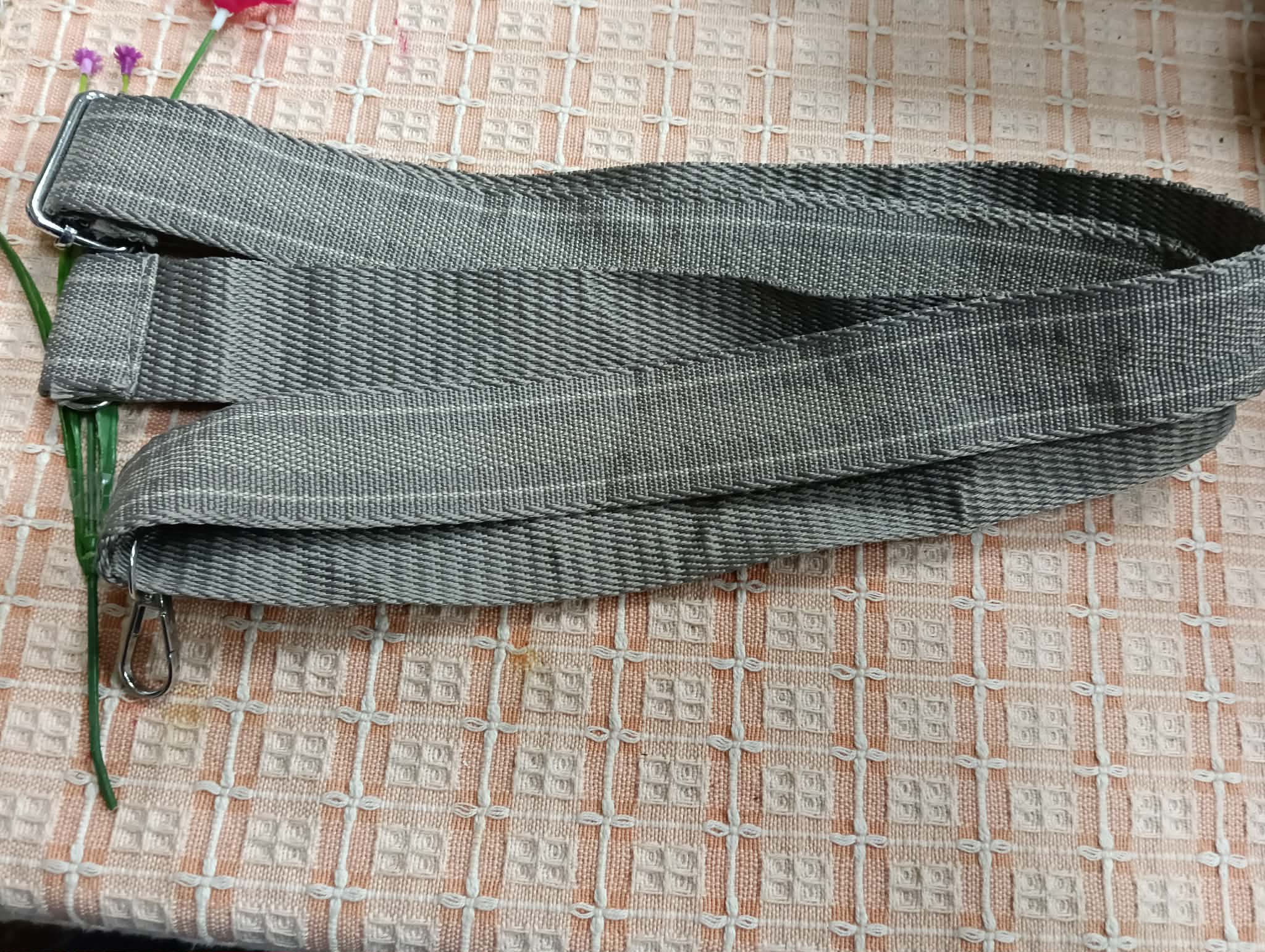 灰色長背帶